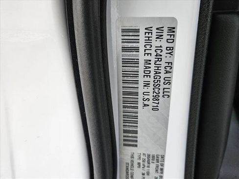 Used 2025 Jeep Grand Cherokee Laredo image 22