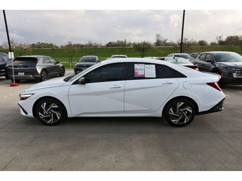 Certified 2025 Hyundai Elantra SEL FWD image 6