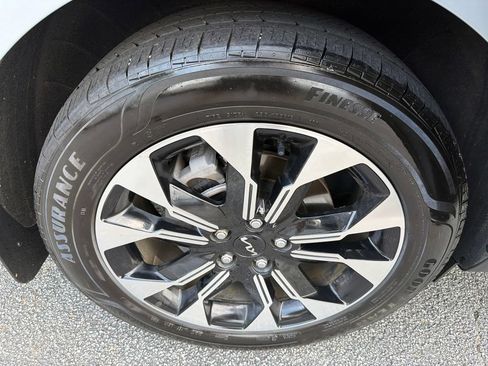 Used 2024 Kia Carnival EX FWD image 16
