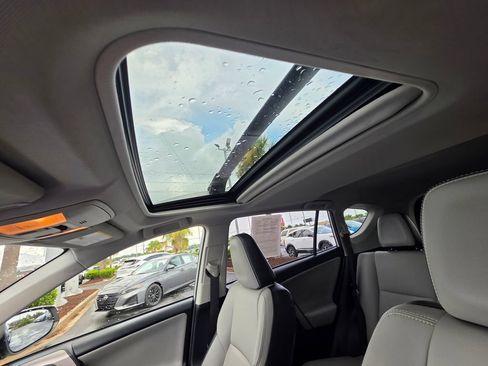Used 2018 Toyota RAV4 Limited FWD image 16