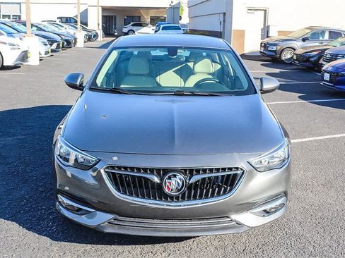 Used 2019 Buick Regal Essence image 2