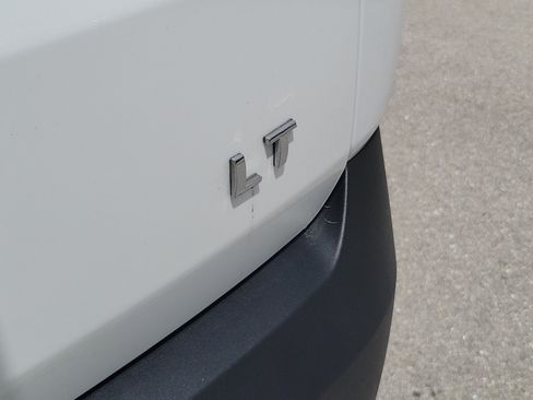 Used 2023 Chevrolet Traverse LT FWD image 33