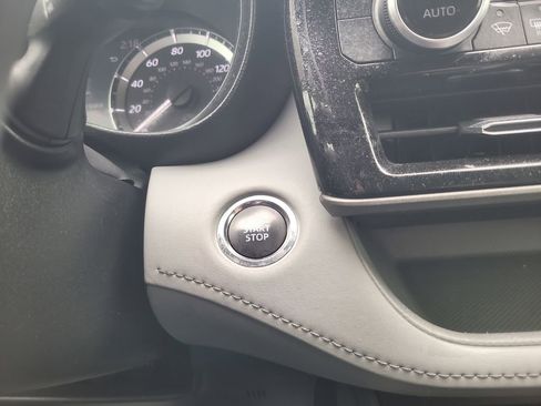 Used 2023 Toyota Highlander LE image 19