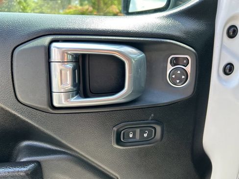 Used 2024 Jeep Wrangler Unlimited Rubicon AWD/4WD image 12