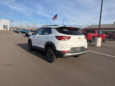 Used 2025 Chevrolet TrailBlazer LT image 3