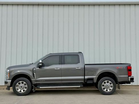 Used 2023 Ford F350 Lariat w/ Chrome Package image 2