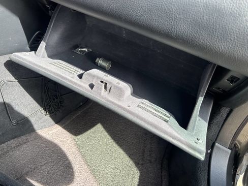 Used 2002 Lexus SC 430 Convertible image 31