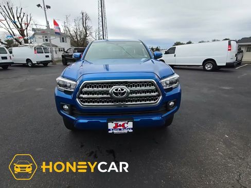 Used 2017 Toyota Tacoma TRD Off-Road w/ Tow Package image 1