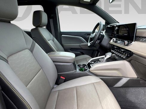 Certified 2025 Chevrolet Colorado ZR2 w/ Midnight Edition image 12