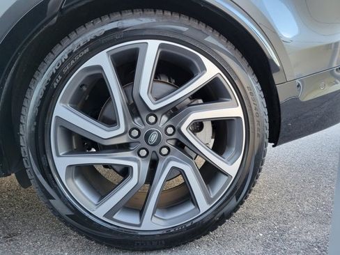 Used 2024 Land Rover Discovery Dynamic SE image 16