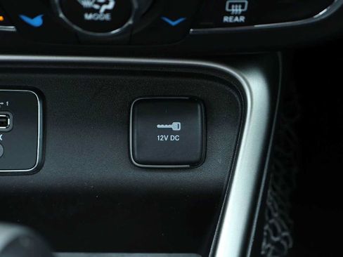 Used 2019 Jeep Compass Latitude FWD image 26