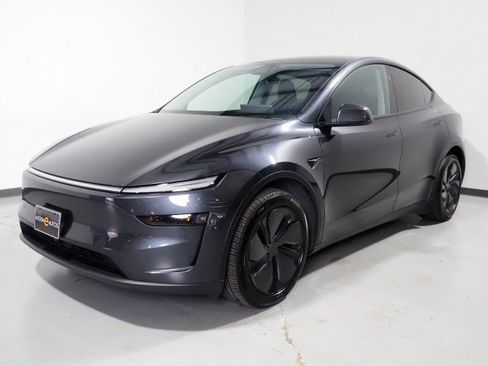 Used 2026 Tesla Model Y 2WD image 11