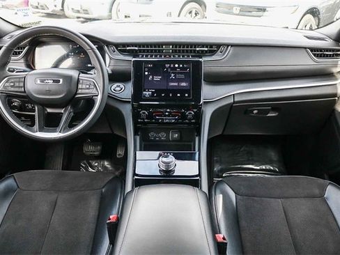 Used 2023 Jeep Grand Cherokee L Laredo image 14