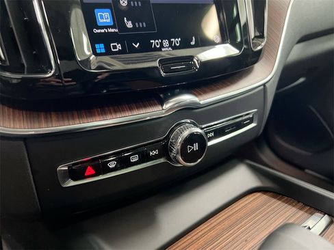 Used 2024 Volvo XC60 B5 Plus image 16