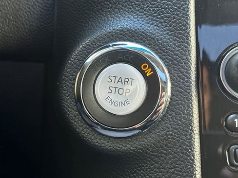 Used 2017 INFINITI QX70 w/ Premium Package image 25