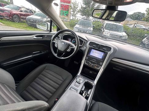 Used 2019 Ford Fusion SE image 15