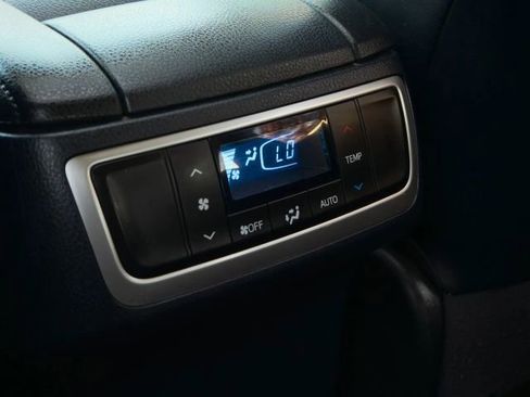 Used 2015 Toyota Highlander Limited AWD/4WD image 33
