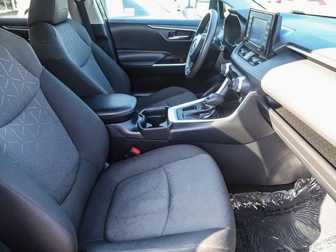 Used 2021 Toyota RAV4 XLE image 18