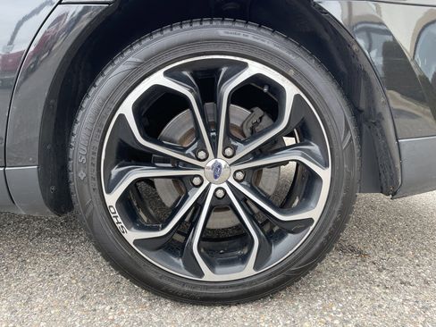 Used 2013 Ford Taurus SHO image 25