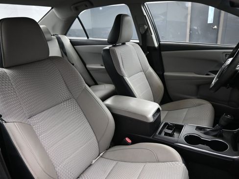 Used 2015 Toyota Camry SE FWD image 21