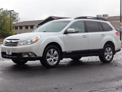 Used 2011 Subaru Outback 2.5i Premium w/ All-Weather Pkg AWD/4WD image 11