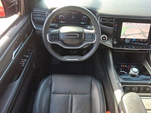 Used 2024 Jeep Wagoneer L Series II w/ Flexible Seating Group AWD/4WD image 21
