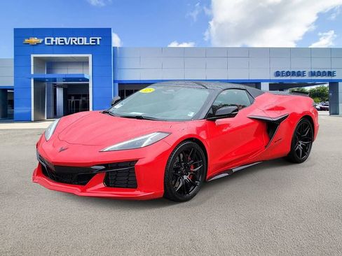 Used 2025 Chevrolet Corvette Z06 RWD image 2