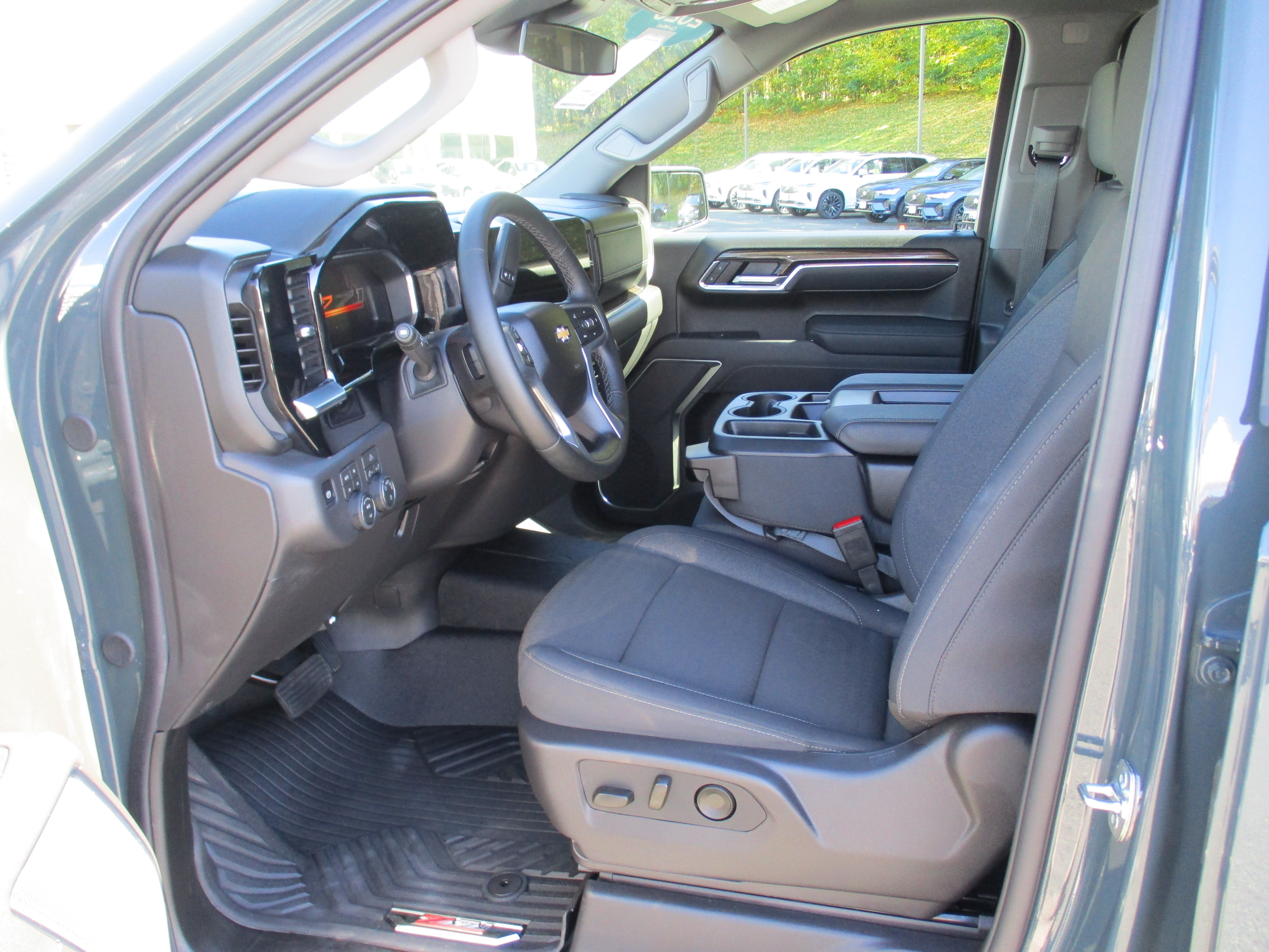 Used 2026 Chevrolet Silverado 1500 LT AWD/4WD image 11