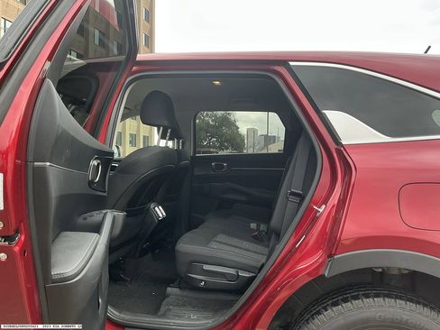 Used 2023 Kia Sorento LX image 10