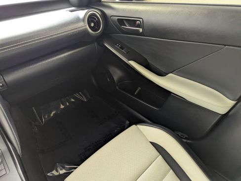 Used 2022 Lexus IS 350 F Sport image 11