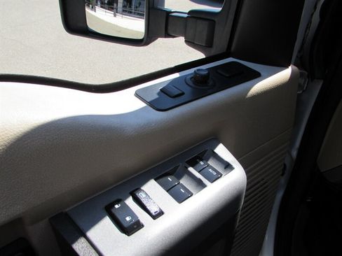 Used 2015 Ford F250 Lariat w/ Lariat Ultimate Package AWD/4WD image 23