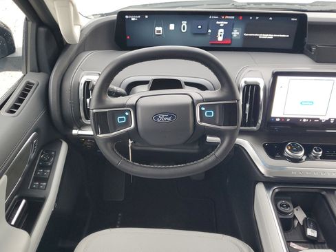 New 2026 Ford Expedition Max Platinum w/ Driver's Package AWD/4WD image 16