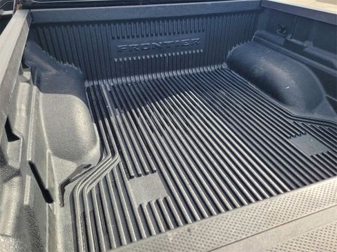 Used 2023 Nissan Frontier SV image 27