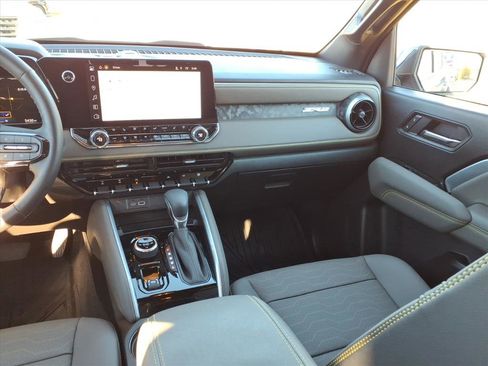 Used 2025 Chevrolet Colorado ZR2 w/ Technology Package image 12