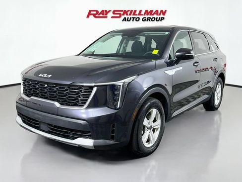 Used 2025 Kia Sorento LX FWD image 3