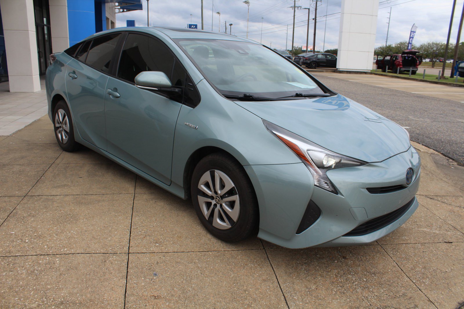 Used 2016 Toyota Prius Four w/ Advanced Technology Package FWD image 1