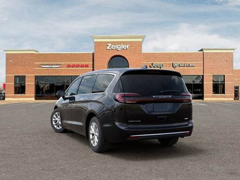 New 2027 Chrysler Pacifica Select AWD/4WD image 3