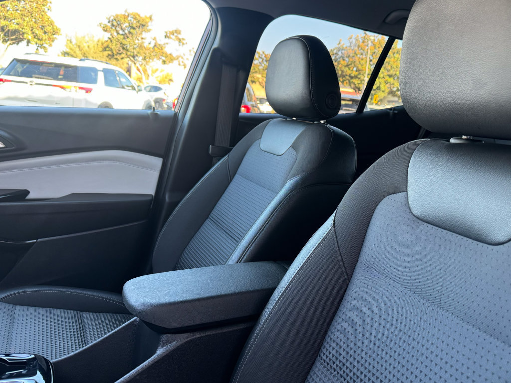 Used 2025 Chevrolet Trax LT FWD image 11