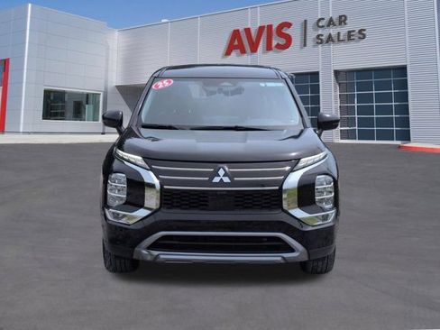 Used 2025 Mitsubishi Outlander SE FWD image 2