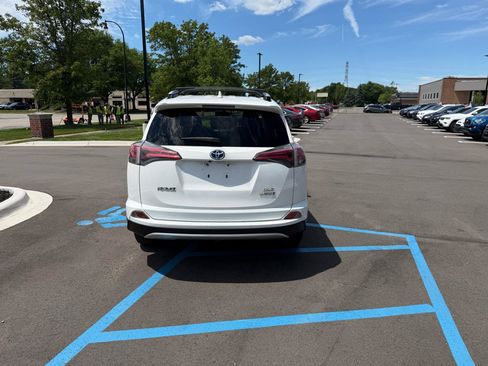 Used 2016 Toyota RAV4 XLE AWD/4WD image 6