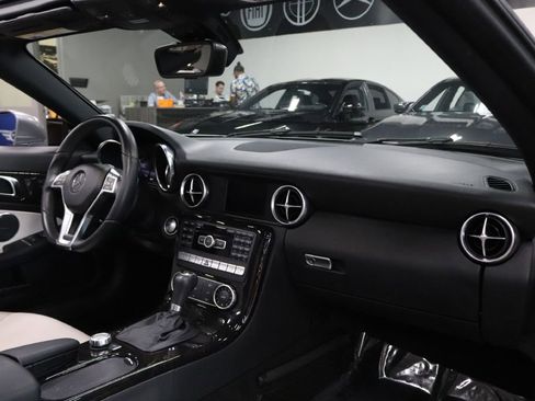 Used 2015 Mercedes-Benz SLK 250 image 24