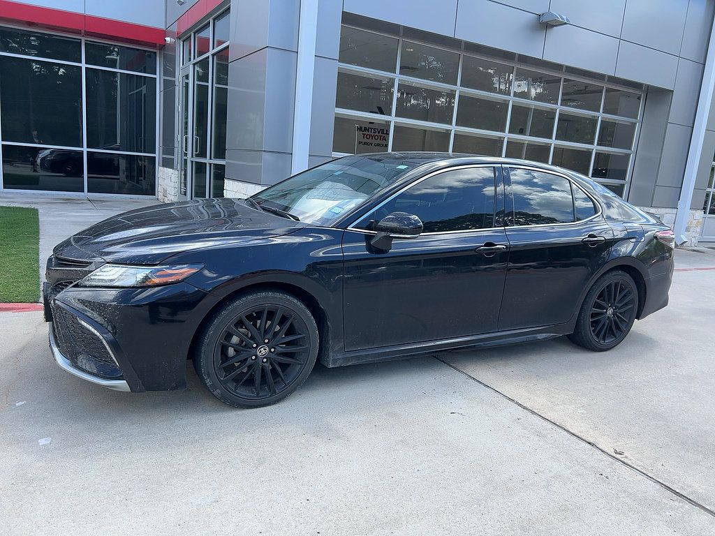Used 2023 Toyota Camry XSE FWD image 5