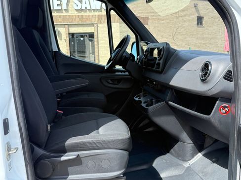 Used 2019 Mercedes-Benz Sprinter 144 image 11