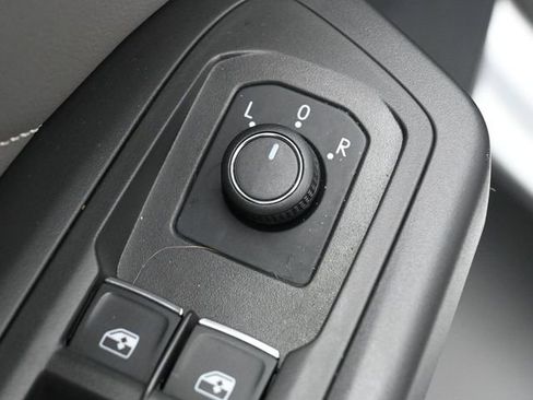 Used 2023 Volkswagen Atlas SE w/ Panoramic Sunroof Package image 12