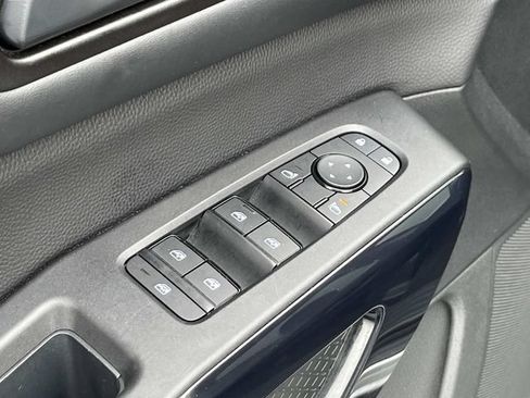 Used 2025 Nissan Pathfinder SV AWD/4WD image 28