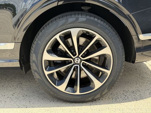 Certified 2023 Bentley Bentayga AWD/4WD image 6