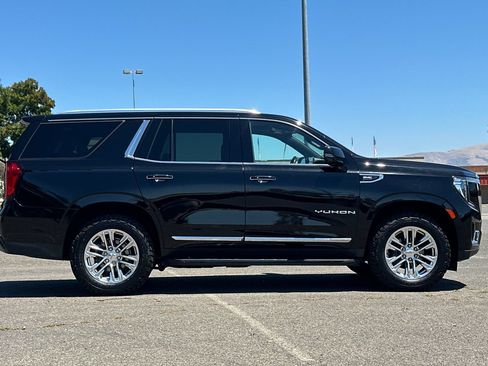 Used 2022 GMC Yukon SLT w/ SLT Premium Package AWD/4WD image 2