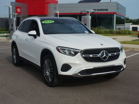Used 2025 Mercedes-Benz GLC 300 image 2