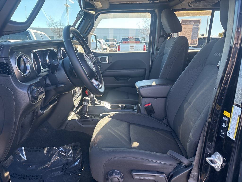 Used 2022 Jeep Wrangler Unlimited Sahara w/ LED Lighting Group AWD/4WD image 15