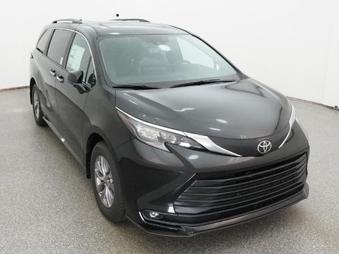 New 2026 Toyota Sienna XLE FWD image 14